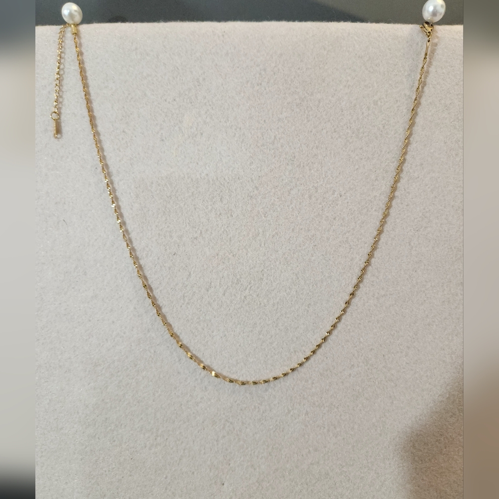 Elegant 18K Gold Water Wave Chain Necklace - Picture 2 of 4